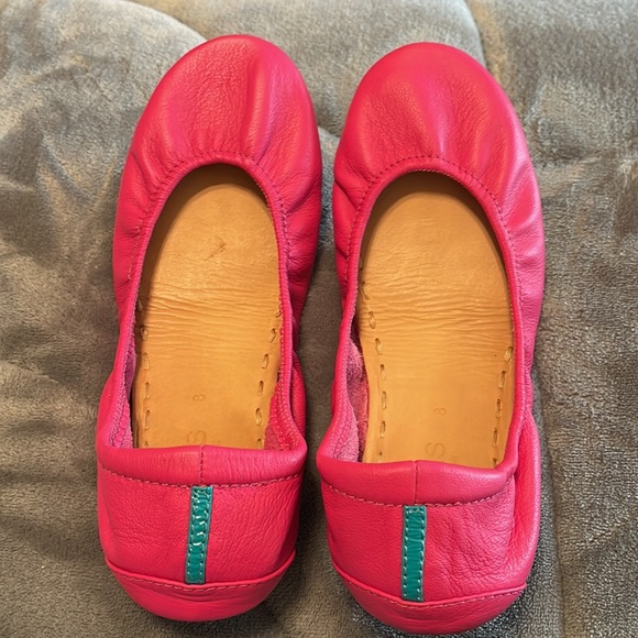 Fuchsia Tieks sandals - Picture 5 of 8